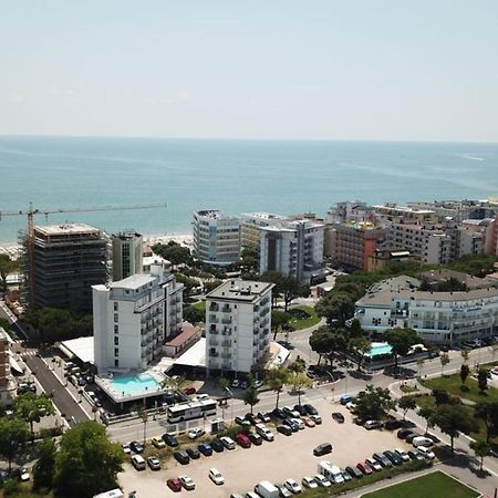 Residence Alla Rotonda Lido di Jesolo Eksteriør billede