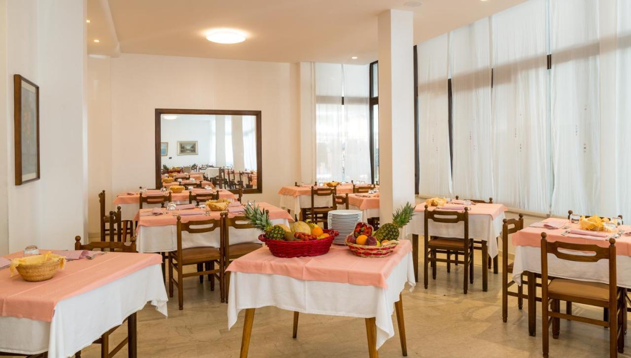 Residence Alla Rotonda Lido di Jesolo Eksteriør billede