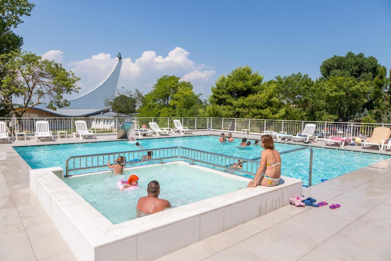Residence Alla Rotonda Lido di Jesolo Eksteriør billede