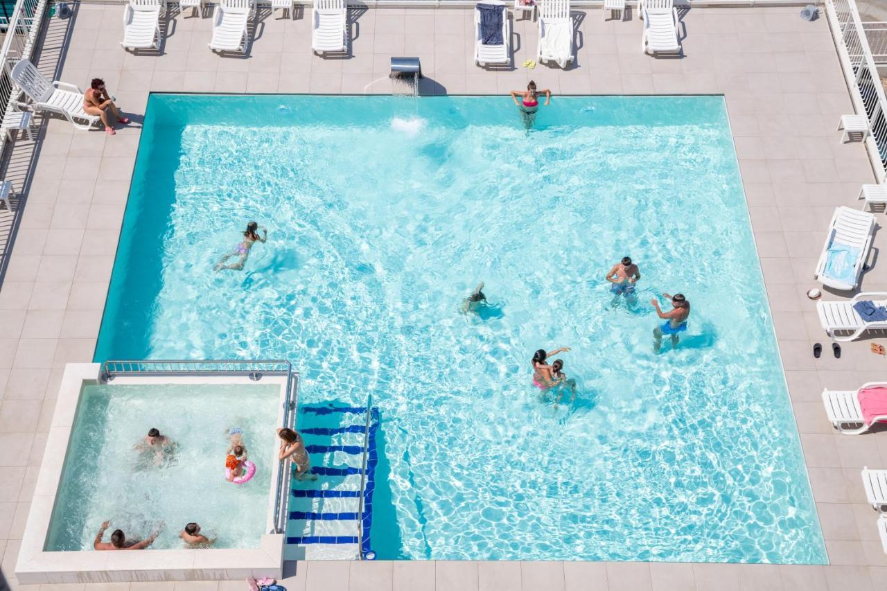 Residence Alla Rotonda Lido di Jesolo Eksteriør billede
