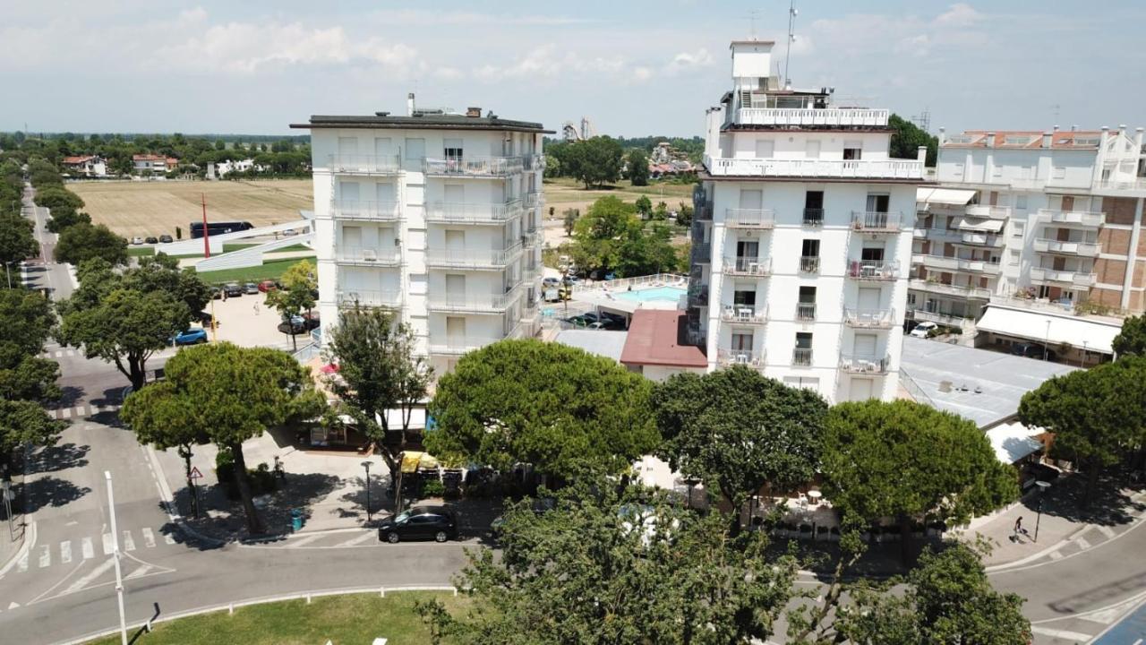 Residence Alla Rotonda Lido di Jesolo Eksteriør billede